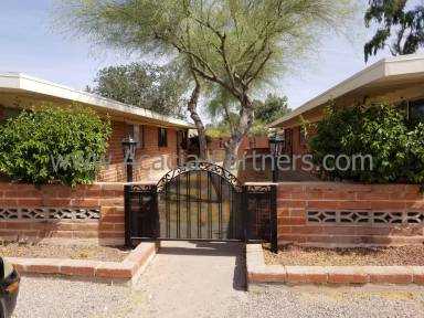 Main picture of 2631 E Water St