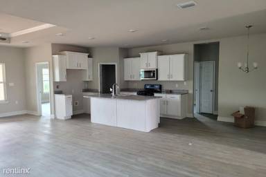 Main picture of 9685 Volterra Ave