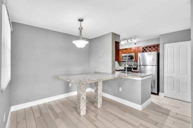 Main picture of 2851 N Oakland Forest Dr