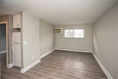 Main picture of 76 W Bagley Rd