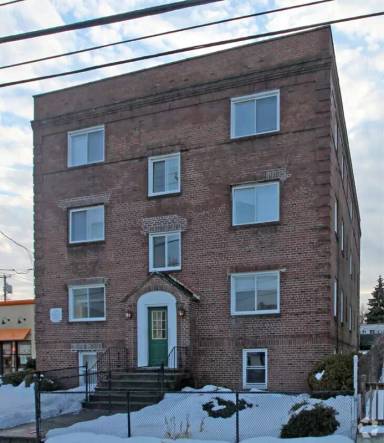 Main picture of 2445 Main St