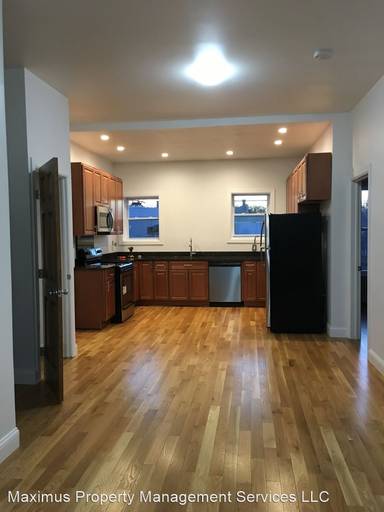 Main picture of 78 E 4th St