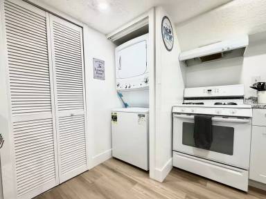 Main picture of 37 W Robert Ave