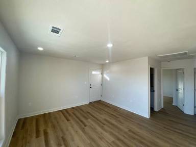 Main picture of 2110 Clark St