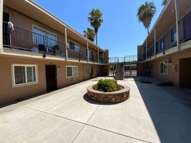 Main picture of 404 S Chestnut Ave