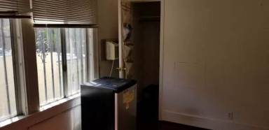 Main picture of 1831 W 11th Pl