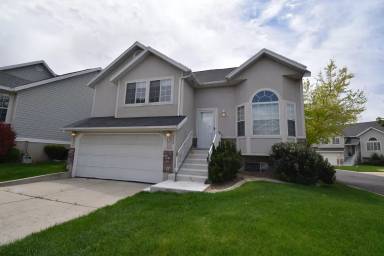 Main picture of 572 E Thatcher Way