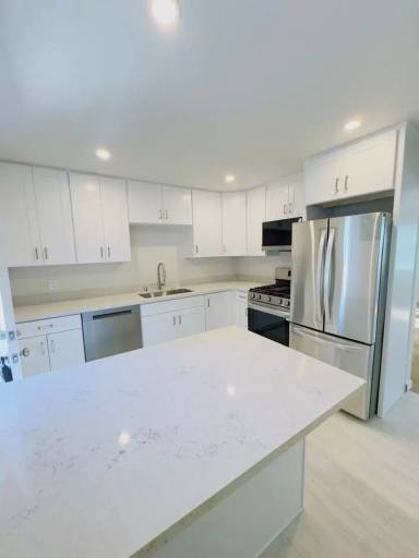 Main picture of 3384 Monroe St