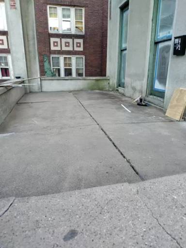 Main picture of 999 E High St