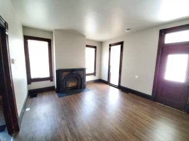 Main picture of 301A 6th St SW