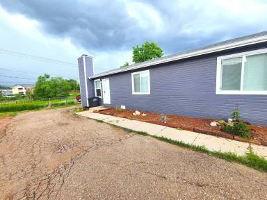 Main picture of 4450 Loomis Ave