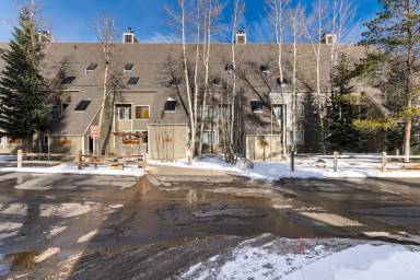 Main picture of 21680 US Highway 6