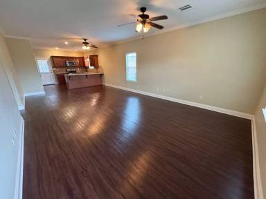 Main picture of 4948 Common St