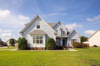 Main picture of 5905 Gentleman Dr