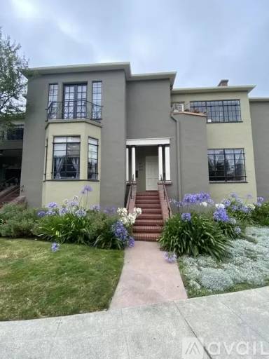 Main picture of 300 Palm Ave