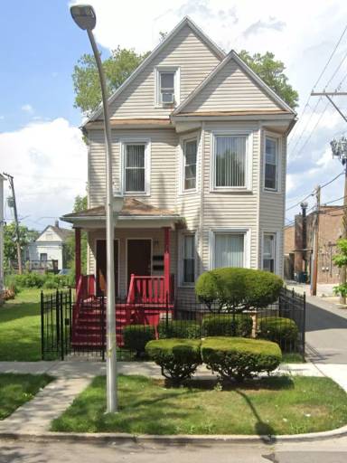 Main picture of 740 E 90th St