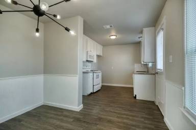 Main picture of 520 W FM 243