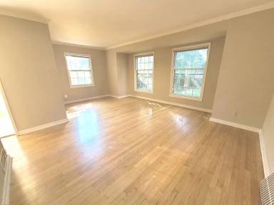 Main picture of 2519 N Lake Dr
