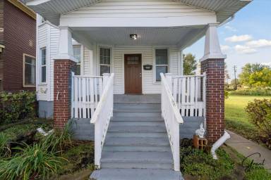 Main picture of 242 Harmon St