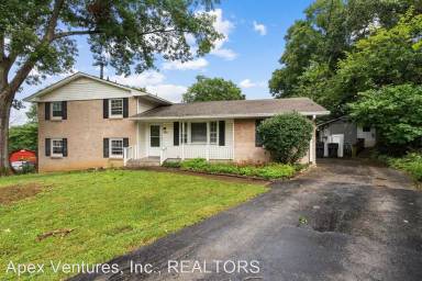 Main picture of 528 Bonerwood Ct
