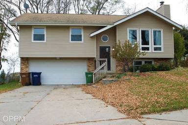 Main picture of 1919 Morrie Dr