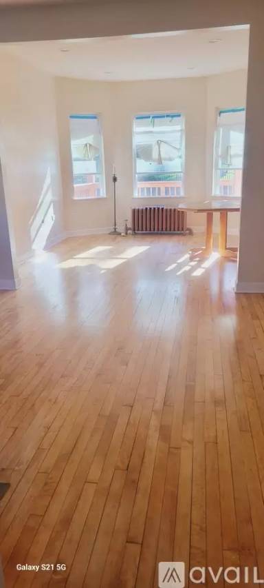 Main picture of 3807 N Narragansett Ave