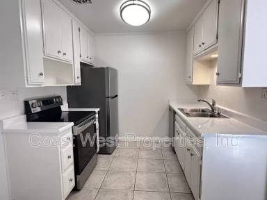 Main picture of 1810 Broadway