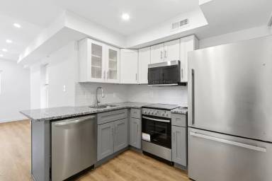 Main picture of 2148 N Franklin St