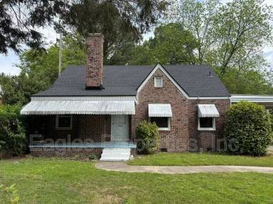 Main picture of 300 S Andrews Ave