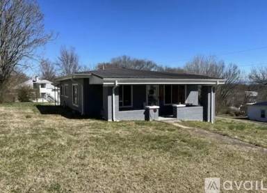 Main picture of 300 N Hardin St