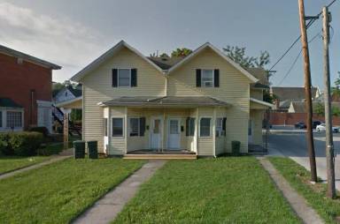 Main picture of 212 1/2 E Washington St