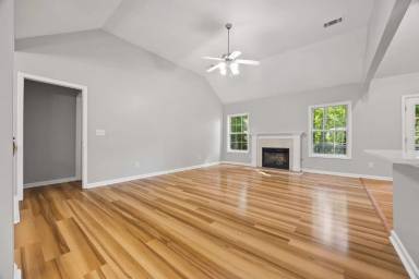 Main picture of 9552 Lakeview Ct