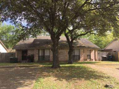 Main picture of 800 Cross Timbers Dr