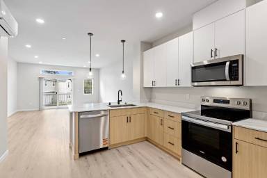 Main picture of 16124 Cascadian Way