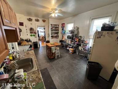 Main picture of 2841-41B N Booth St