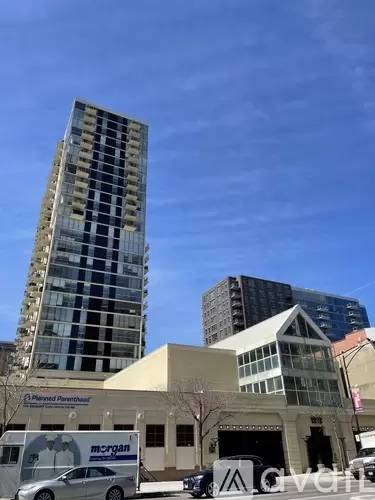 Main picture of 1212 N La Salle Dr Apartments