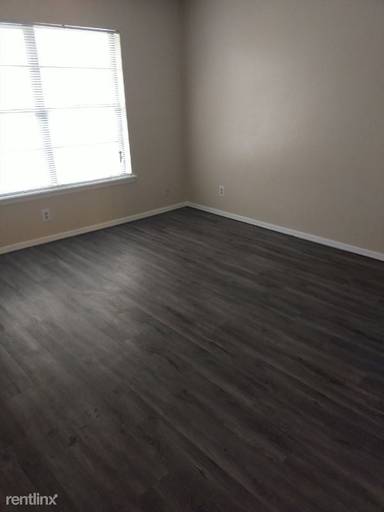 Main picture of 5523-607 NW 50th St