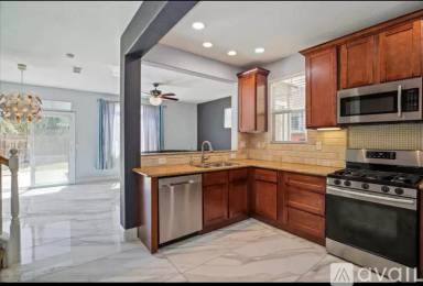 Main picture of 1722 Silvershire Dr