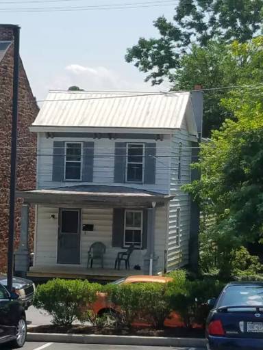 Main picture of 53 E Franklin St