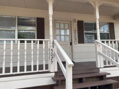 Main picture of 5077 Oak Hollow St