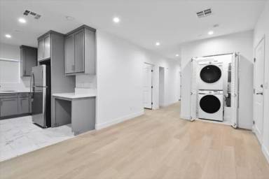 Main picture of 10609 S Inglewood Ave