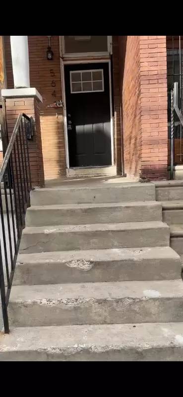 Main picture of 5643 Market St