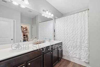 Main picture of 102 Crabapple Cir