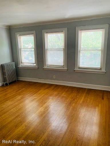 Main picture of 1906 E 86th St