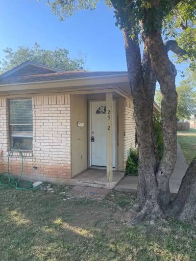 Main picture of 2502 S 19th St