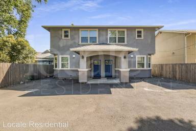 Main picture of 330 Oak St