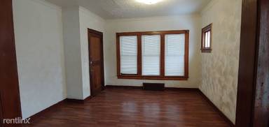 Main picture of 2450 N 49th St