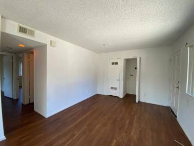 Main picture of 987 E Del Mar Blvd