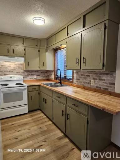Main picture of 190 Sawmill Ln