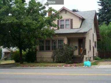 Main picture of 211 E 7th St